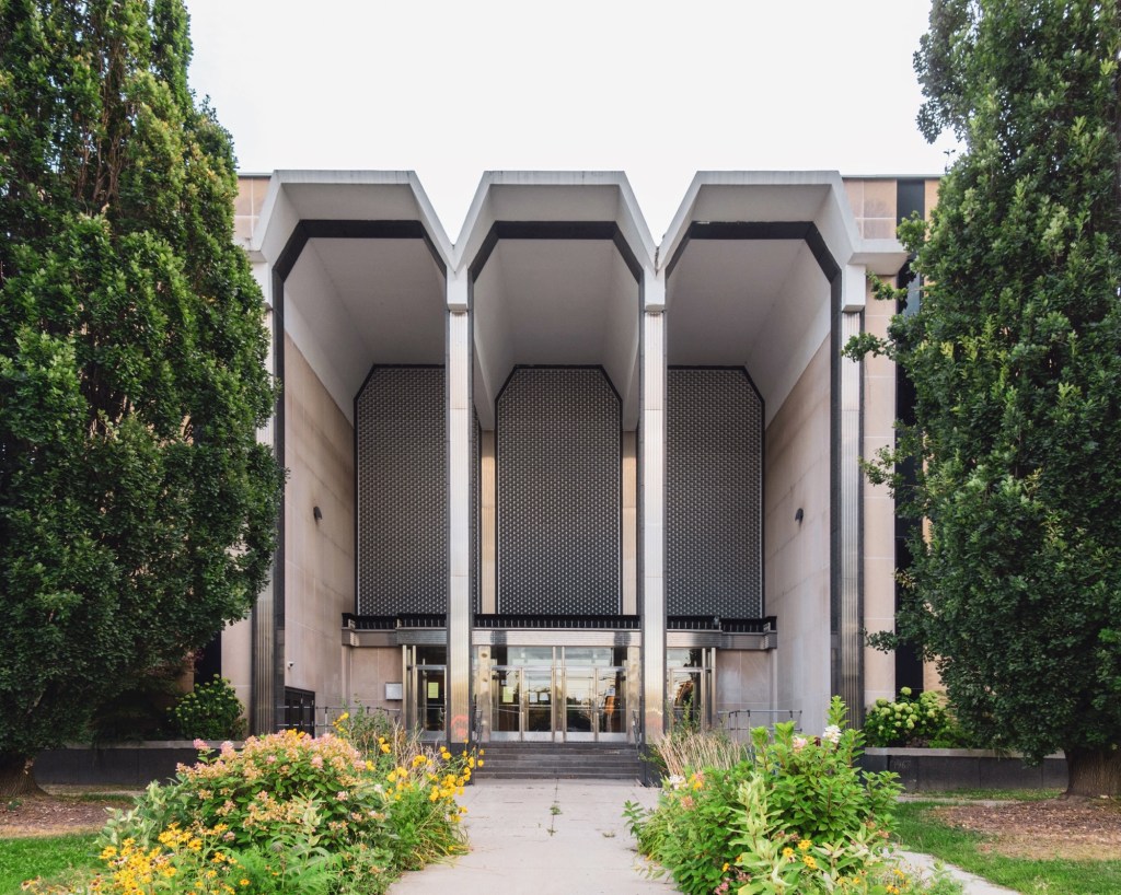 Cameron Heights Collegiate&nbsp;Institute